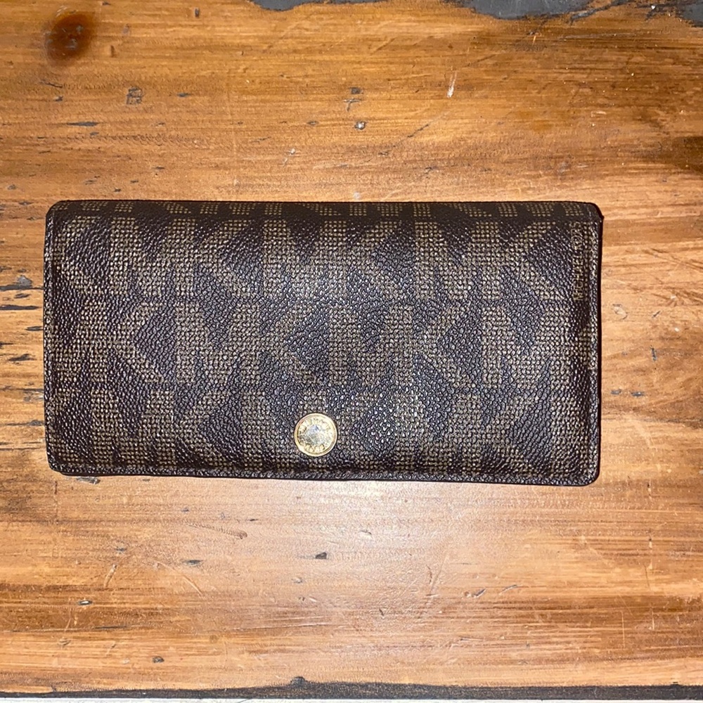 Michael kors wallet